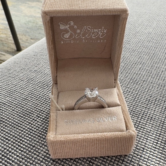 “Elegance Defined: Sterling Silver Solitaire Ring" 1.5 inch d - Picture 3 of 4